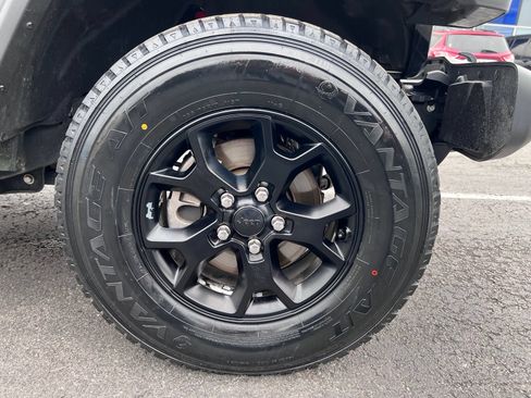 Used 2021 Jeep Wrangler Sport AWD/4WD image 21