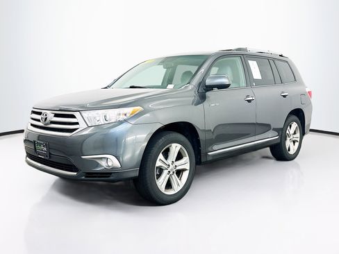 Used 2012 Toyota Highlander Limited w/ Tow Pkg AWD/4WD image 3