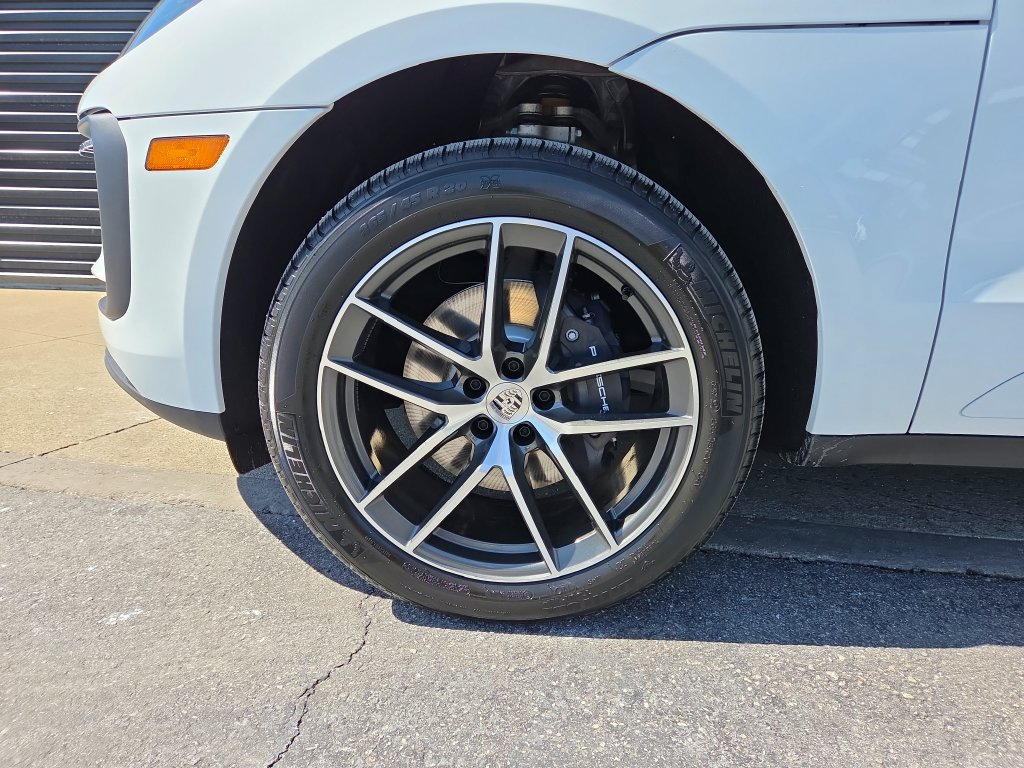Certified 2026 Porsche Macan AWD/4WD image 25