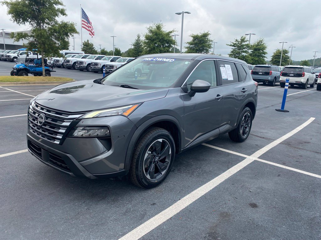 Used 2024 Nissan Rogue SV FWD image 3