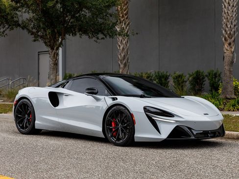 Used 2025 McLaren Artura Spider image 5