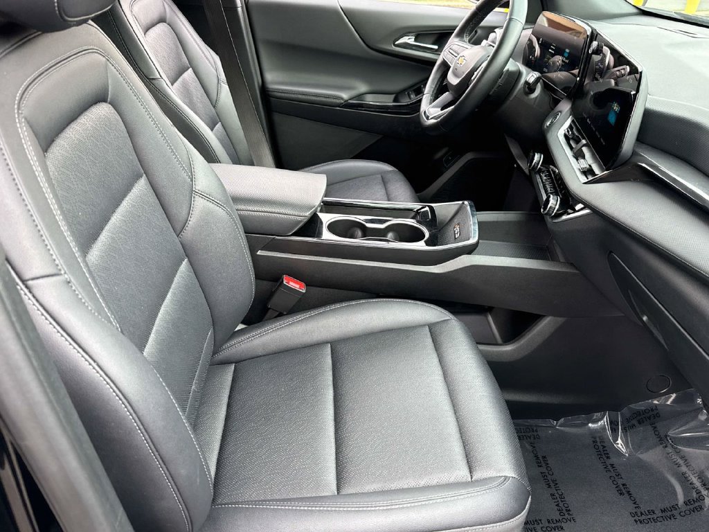 Used 2025 Chevrolet Equinox LT w/ Convenience Package II FWD image 9