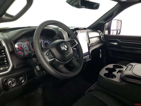 Used 2025 RAM 2500 Big Horn AWD/4WD image 12