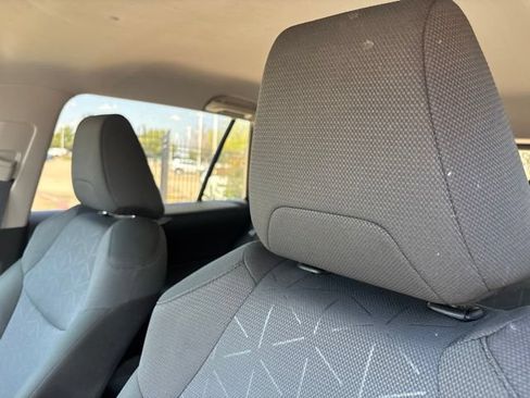 Used 2025 Toyota RAV4 XLE FWD image 9