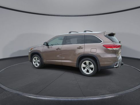 Used 2017 Toyota Highlander Limited image 6