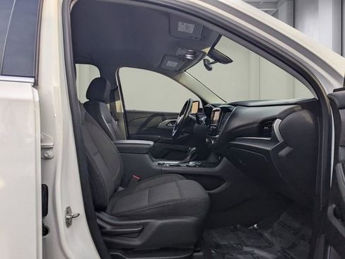 Used 2019 Chevrolet Traverse LT image 18