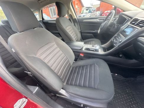 Used 2019 Ford Fusion SE FWD image 18