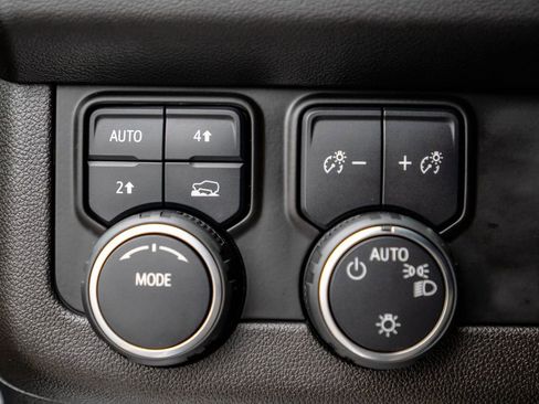 Certified 2023 Chevrolet Suburban RST AWD/4WD image 18