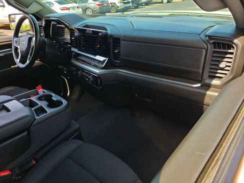 Used 2025 Chevrolet Silverado 1500 LT RWD image 13