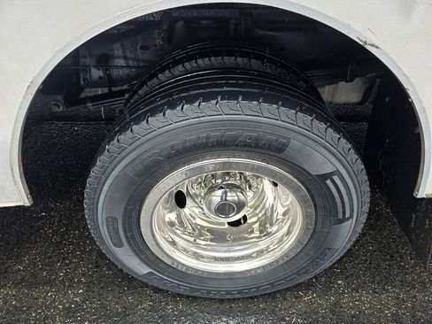 Used 2017 Ford E-450 and Econoline 450 Super Duty w/ Power Windows & Locks Group image 11