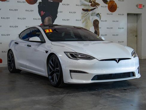 Used 2021 Tesla Model S Plaid image 18
