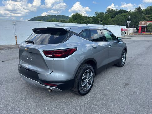 Used 2025 Chevrolet Blazer LT AWD/4WD image 3