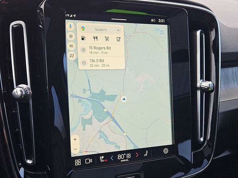 Used 2024 Volvo XC40 B5 Core image 10