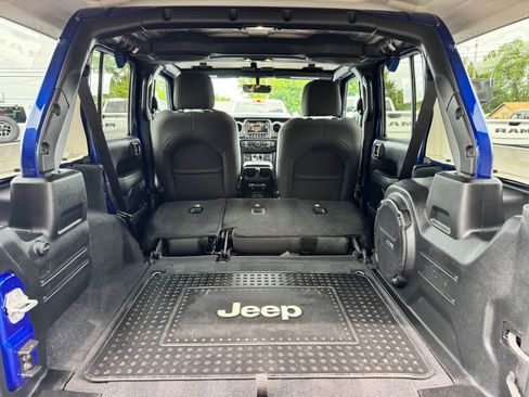 Used 2019 Jeep Wrangler Unlimited Sahara AWD/4WD image 7