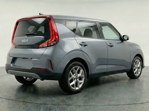 Used 2025 Kia Soul LX w/ LX Technology Package FWD image 9