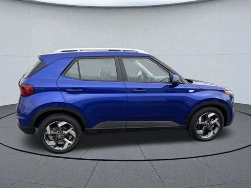 Used 2022 Hyundai Venue Limited image 3