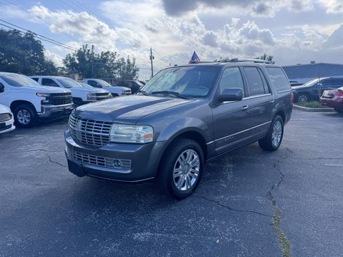 Used 2014 Lincoln Navigator 4WD image 1