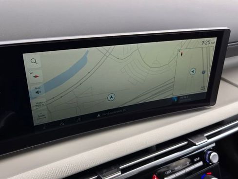 Used 2025 Hyundai Tucson Limited AWD/4WD image 9