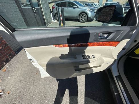 Used 2011 Subaru Outback 3.6R Limited w/ PWR Moonroof Pkg image 9