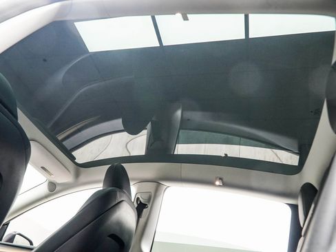 Used 2024 Tesla Model Y Long Range image 33