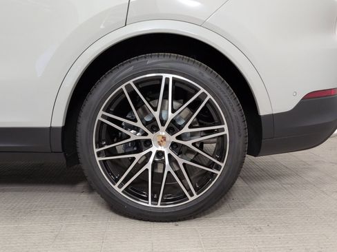 New 2026 Porsche Cayenne Coupe AWD/4WD image 13