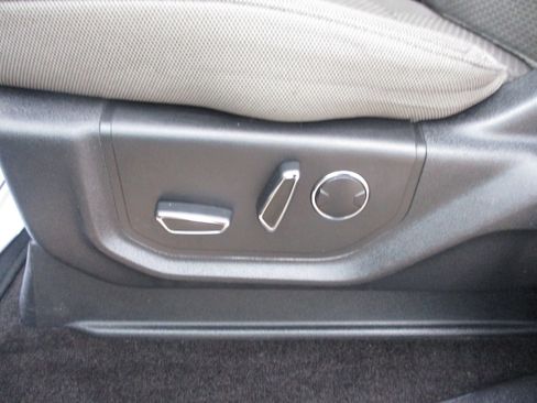 Used 2018 Ford F150 XLT w/ Equipment Group 302A Luxury image 12