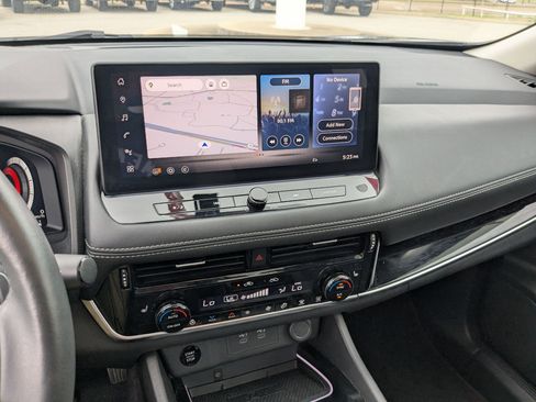 Used 2024 Nissan Rogue SL w/ SL Premium Package image 19