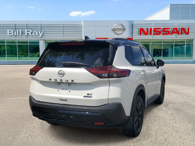 Used 2023 Nissan Rogue SV w/ SV Premium B Package FWD image 4
