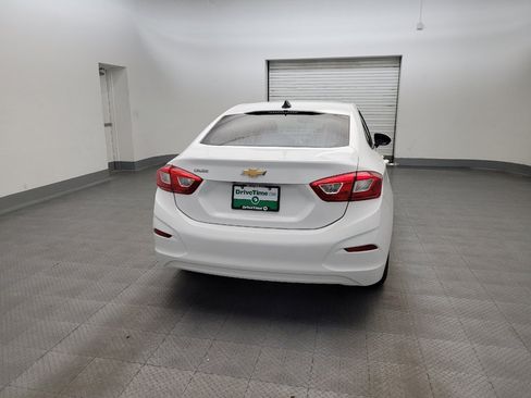 Used 2017 Chevrolet Cruze LS FWD image 7