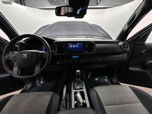 Used 2022 Toyota Tacoma TRD Off-Road image 19