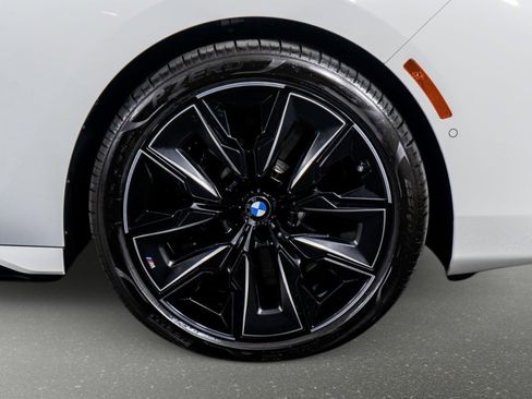 Used 2025 BMW 740i w/ Premium Package RWD image 7