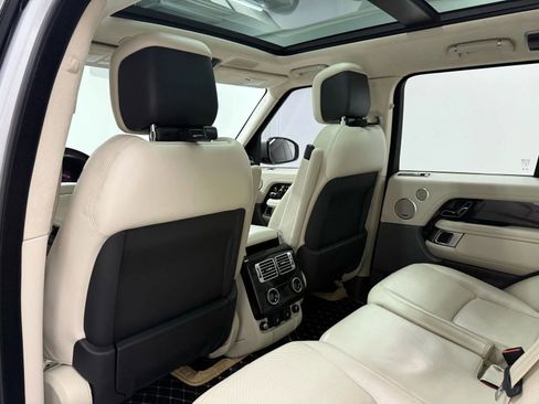 Used 2020 Land Rover Range Rover HSE image 16