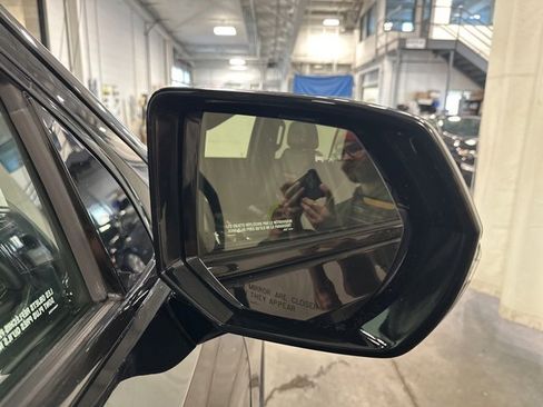 Used 2022 GMC Yukon XL AT4 image 40