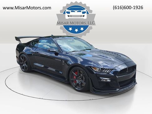 Used 2021 Ford Mustang Shelby GT500 w/ Carbon Fiber Track Pack RWD image 1