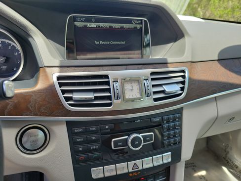 Used 2014 Mercedes-Benz E 350 4MATIC Sedan image 20