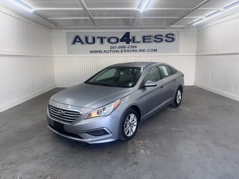 Used 2017 Hyundai Sonata SE image 1