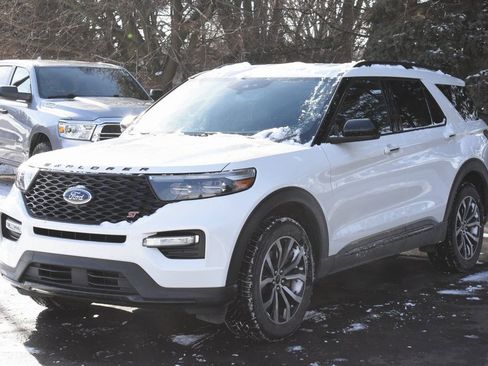 Used 2022 Ford Explorer ST image 3