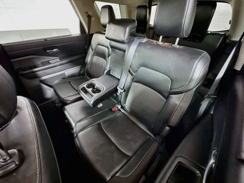 Used 2024 Nissan Pathfinder SL AWD/4WD image 22