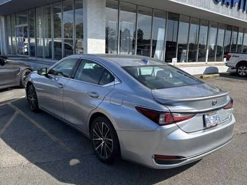Used 2024 Lexus ES 300h w/ Premium Package image 5