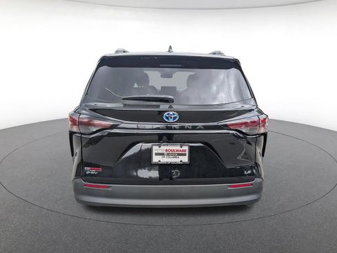 Used 2025 Toyota Sienna LE w/ LE Plus Package FWD image 5