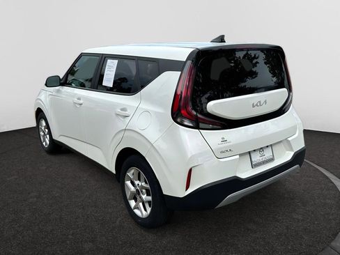 Used 2023 Kia Soul LX w/ LX Technology Package image 3