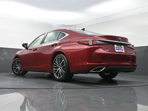 Used 2024 Lexus ES 350 w/ Premium Package image 31