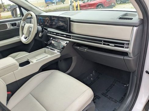 Used 2025 Hyundai Santa Fe SEL FWD image 28
