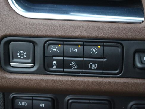 Used 2024 Chevrolet Tahoe High Country AWD/4WD image 32