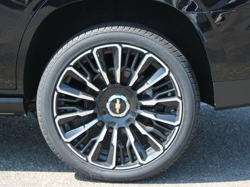 New 2026 Chevrolet Tahoe High Country AWD/4WD image 18