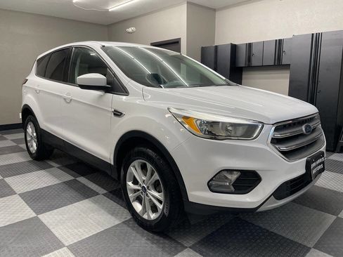 Used 2017 Ford Escape SE image 4