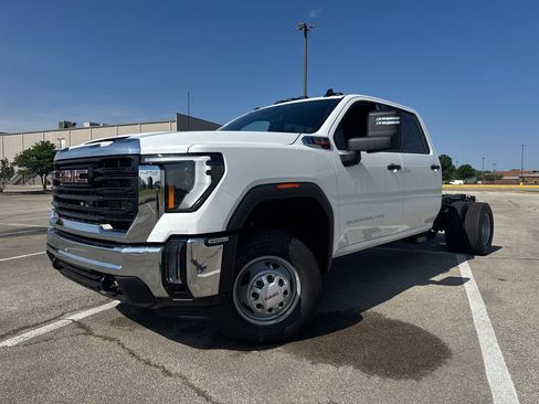 New 2026 GMC Sierra 3500 Pro w/ Convenience Package AWD/4WD image 1