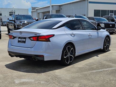 Used 2023 Nissan Altima 2.5 SR w/ SR Premium Package FWD image 3