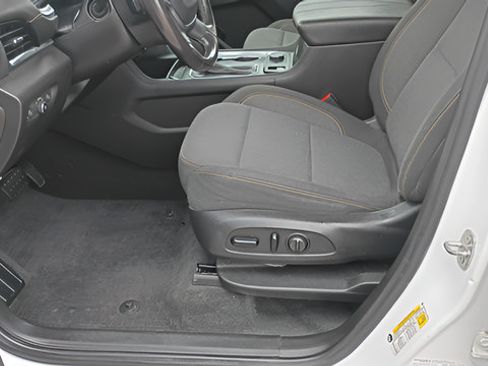 Used 2020 Chevrolet Traverse LT w/ Driver Confidence II Package AWD/4WD image 9