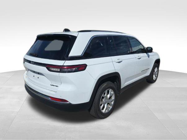 Used 2023 Jeep Grand Cherokee Limited w/ Luxury Tech Group II AWD/4WD image 2